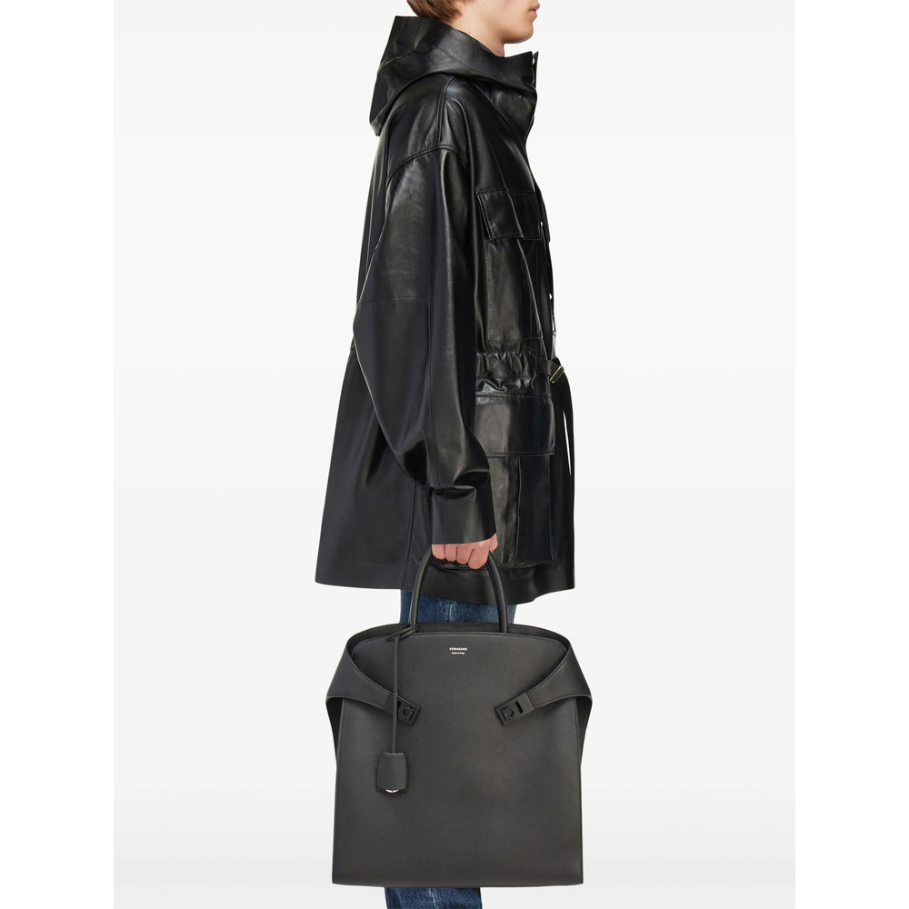 [Ferragamo] Tote bag FW26 241666 0777378 NERO