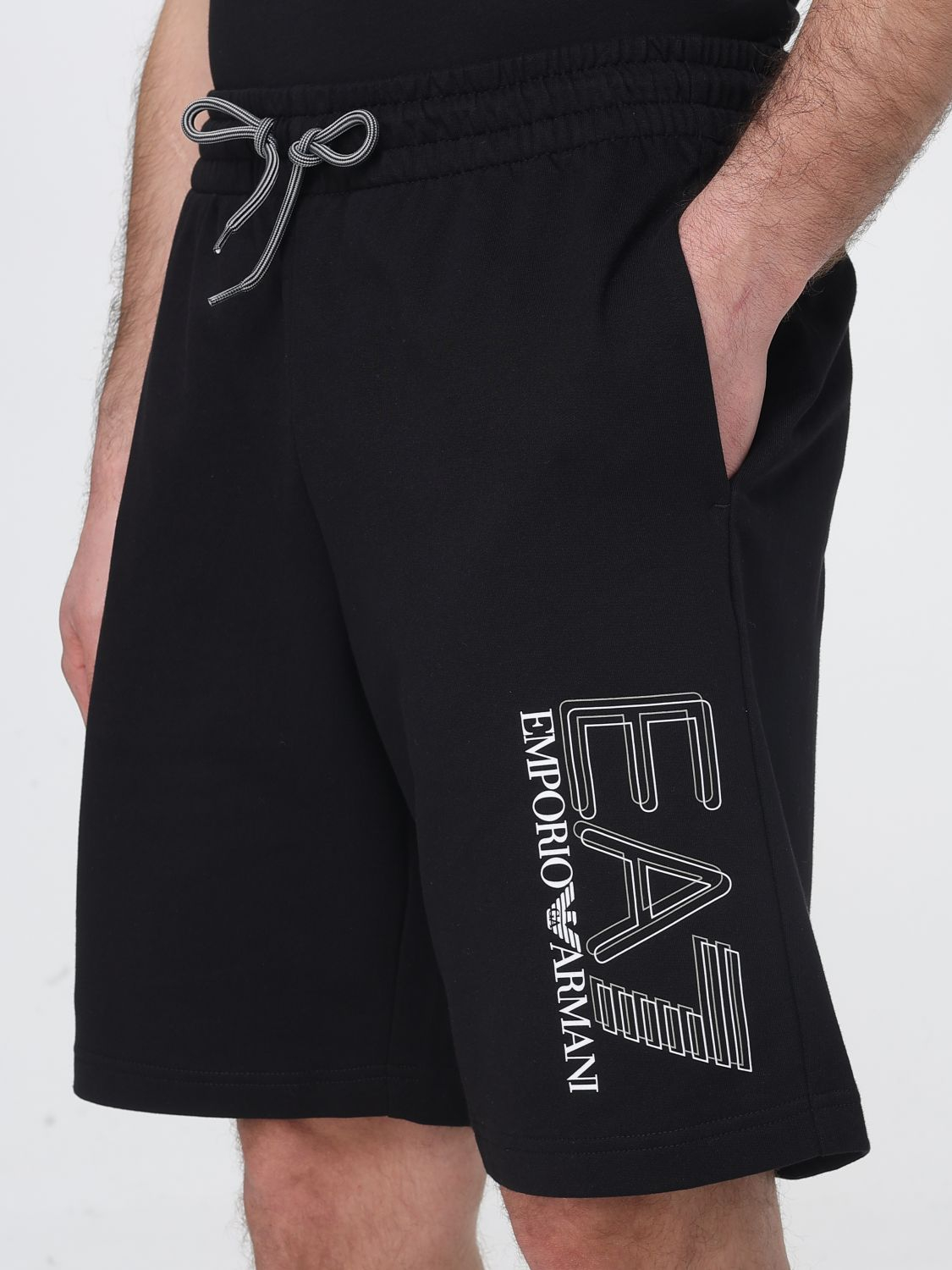 [EA7] Shorts SS26 7M002734AF13512 UC001