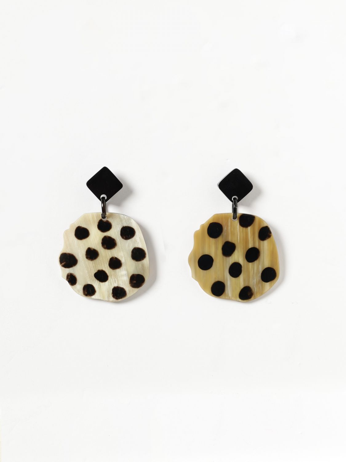 [ALLUJEWELS] Earring SS26 ORECCHINI CORNO TRIANGOLO MARRONE