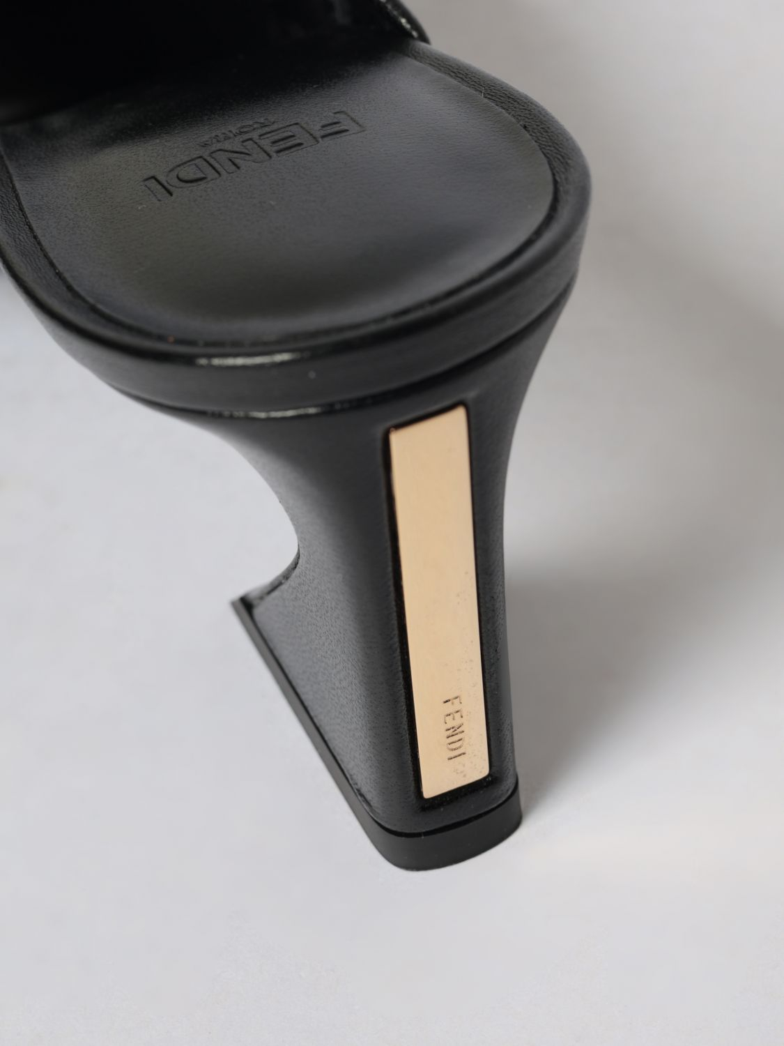 [Fendi] Sandals SS26 8R8883AYFA F0QA1