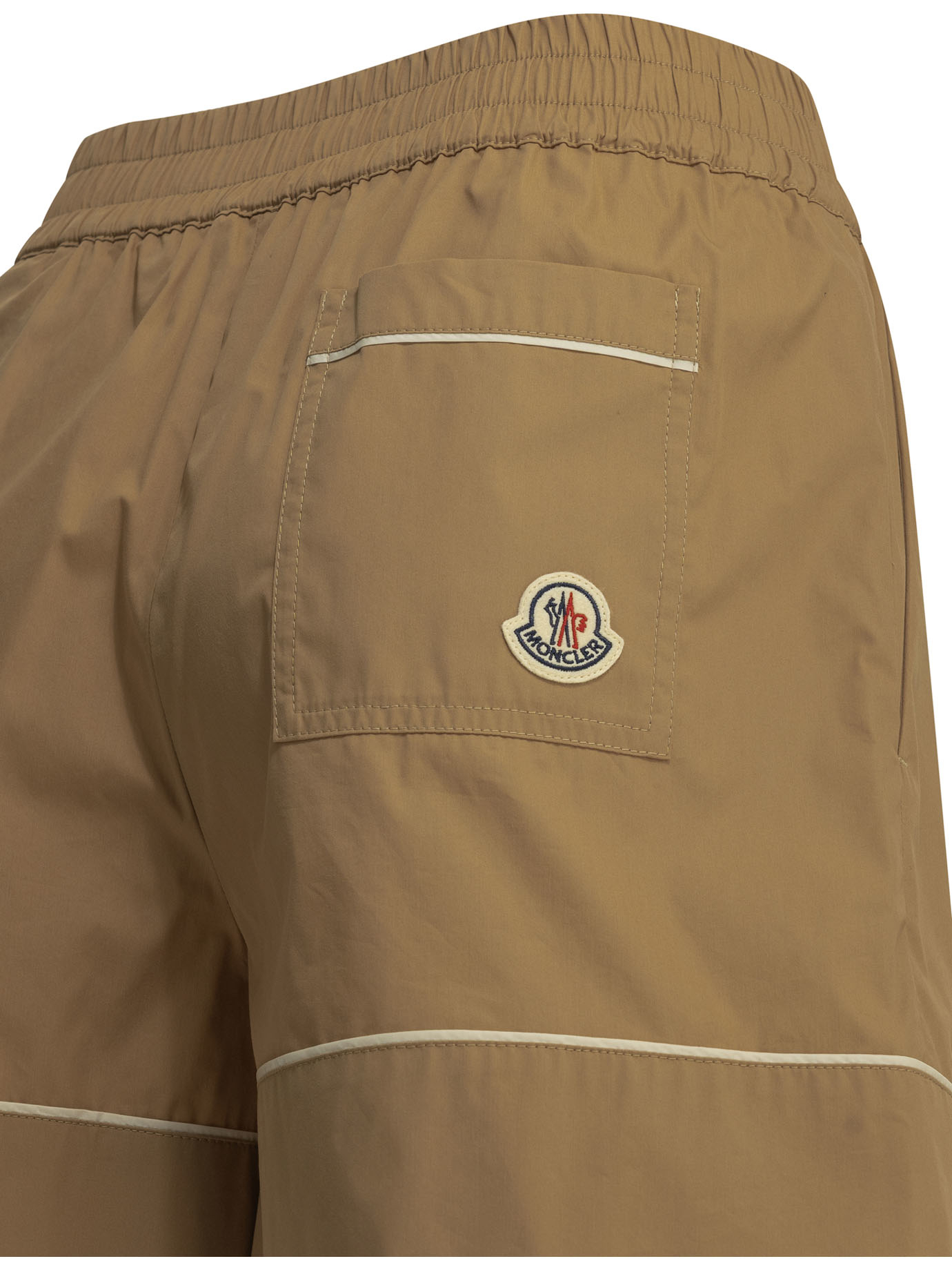 [Moncler] Shorts FW26 2B00001-599MW20U