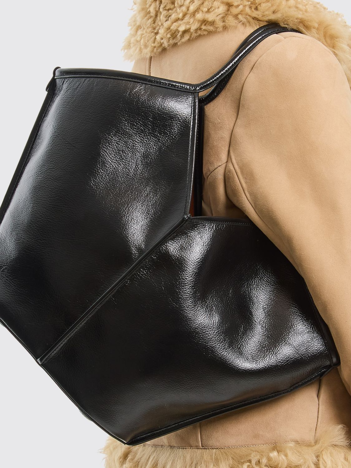 [HEREU] Shoulder bag FW26 WBCALD BLACK