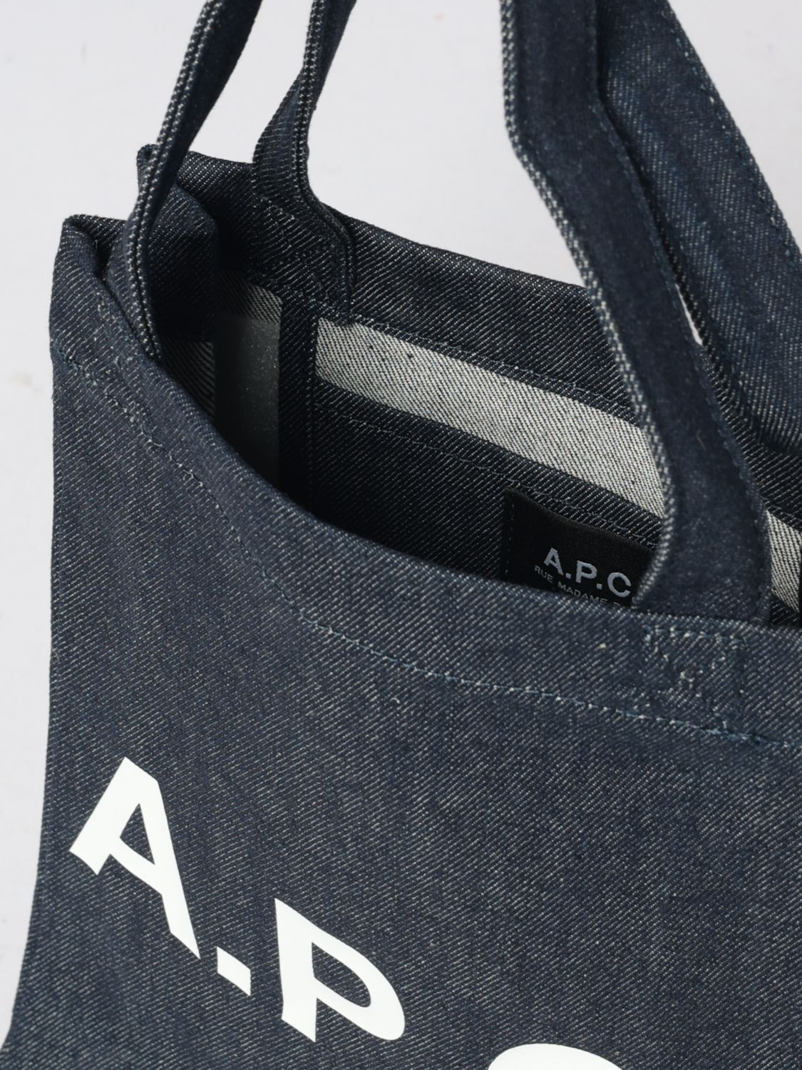 [A.P.C.] Shoulder bag SS26 COHIZM67048 IAI