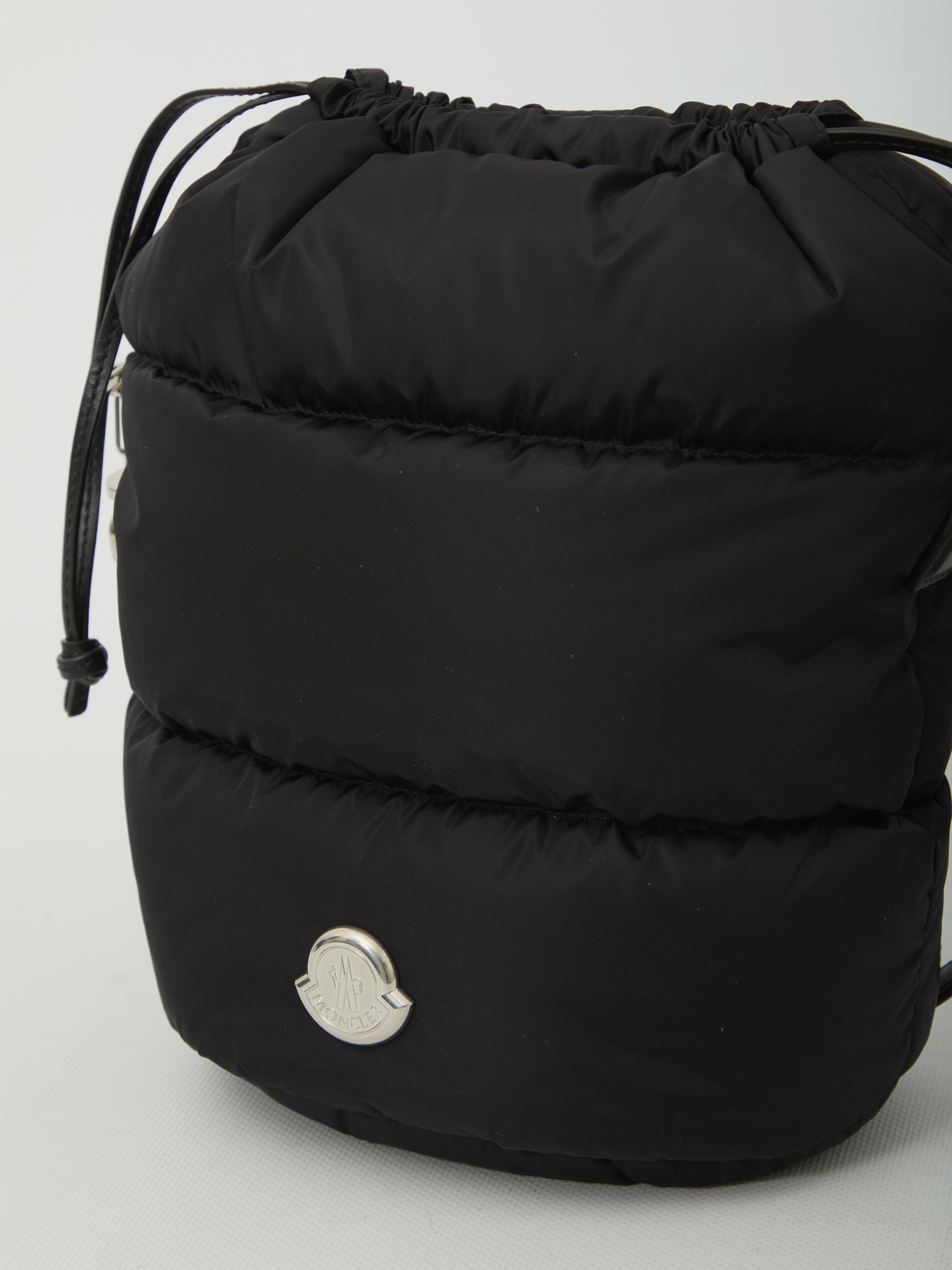 [Moncler] Shoulder bag FW26 L209B5I00001_M6275_999