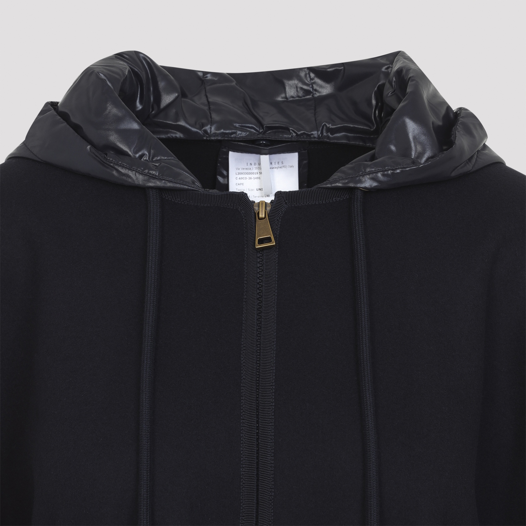 [Moncler] Cape FW26 L20933G00019.599DP