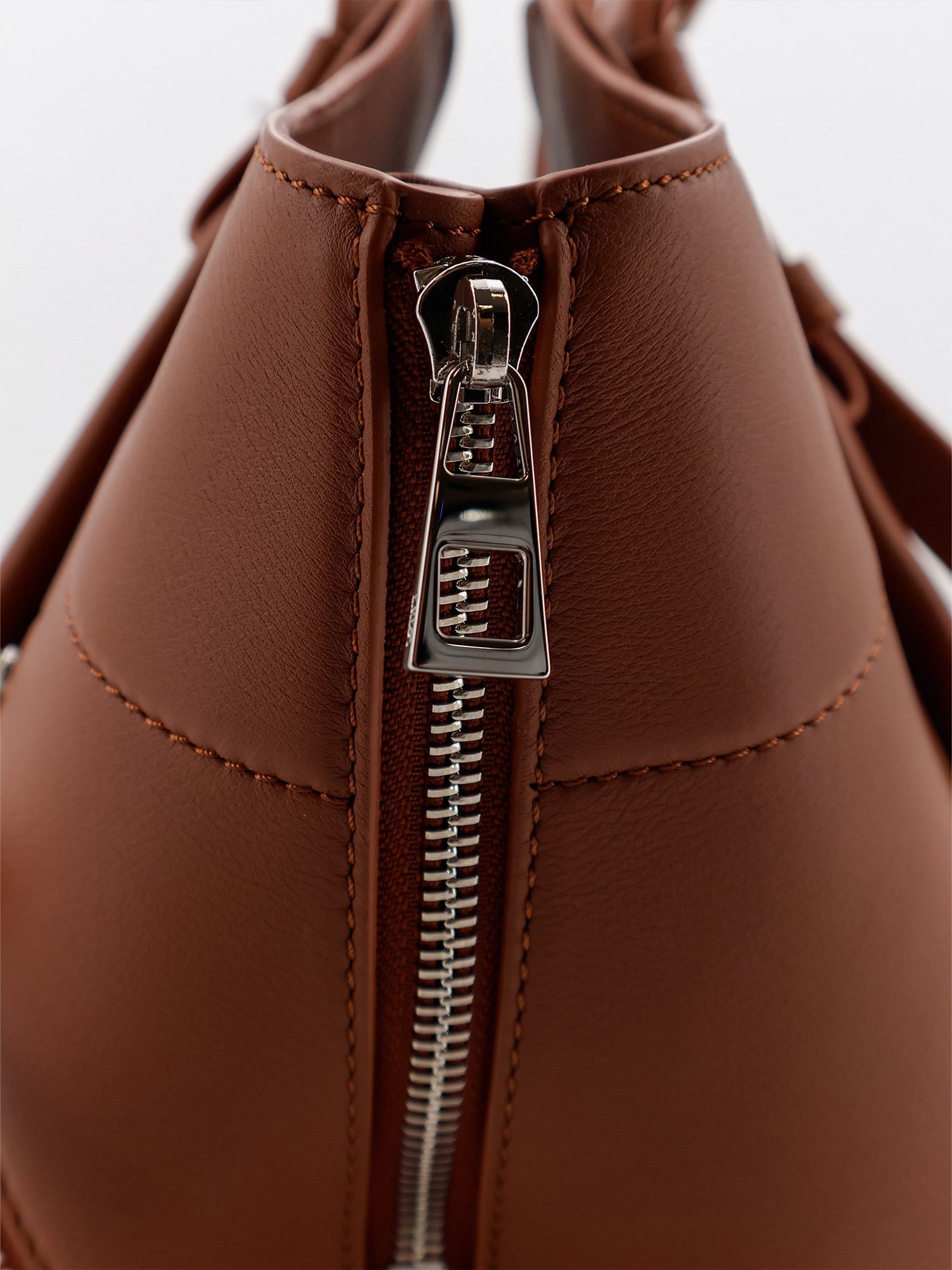 [Loewe] Shoulder bag FW26 A538HHBX074927