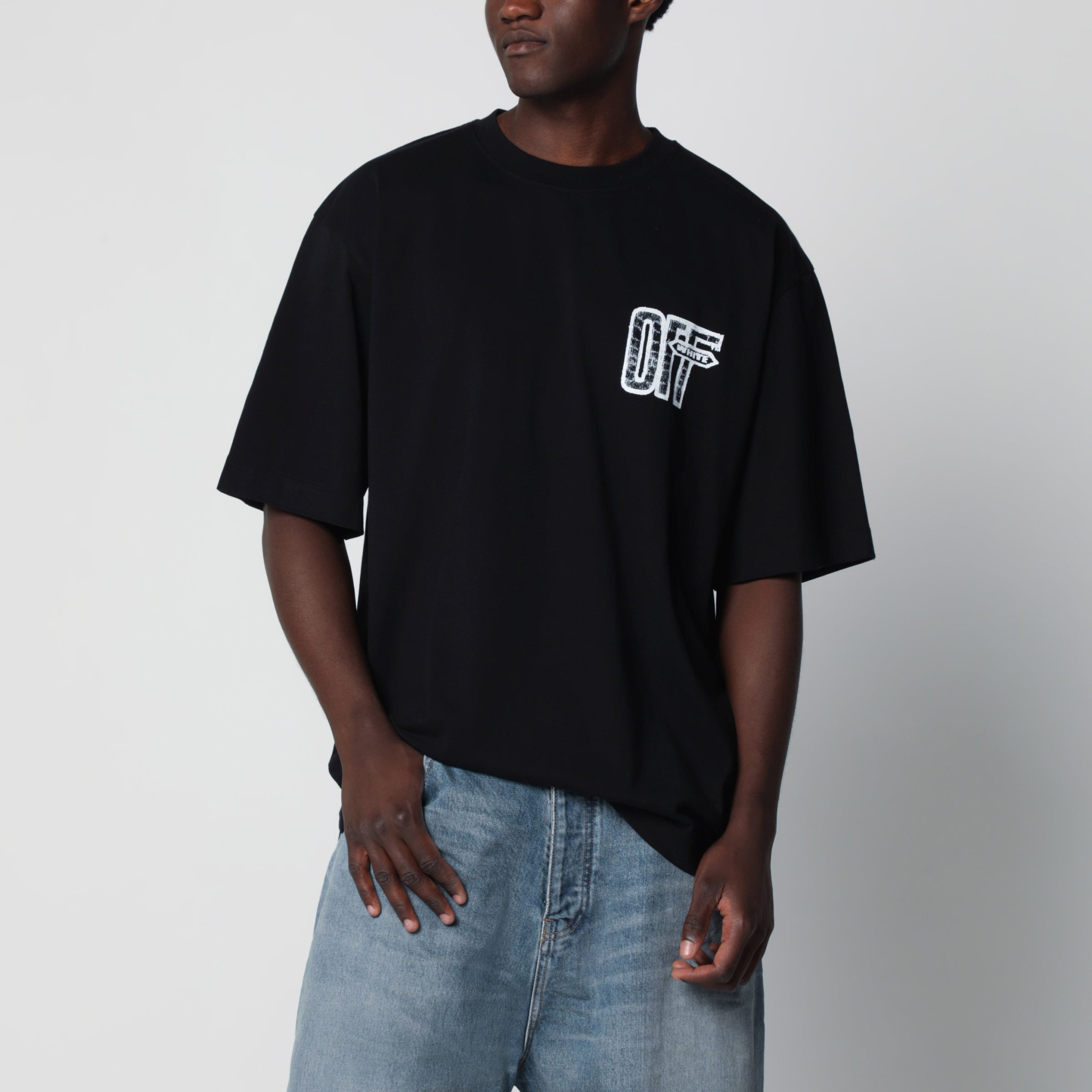 [Off-White] T-shirts FW26 OMAA120F26JER00Y