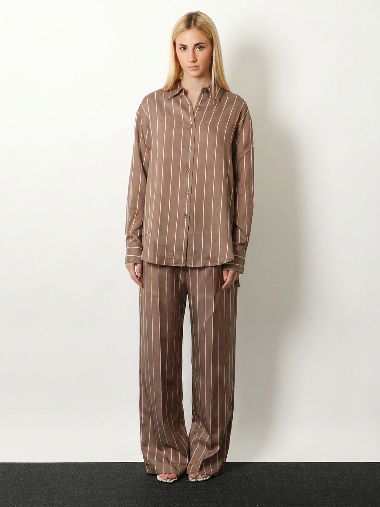 [THE FRANKIE SHOP] Shirts Long Sleeve SS26 CHFS21925279BROWNMULTISTRIPE