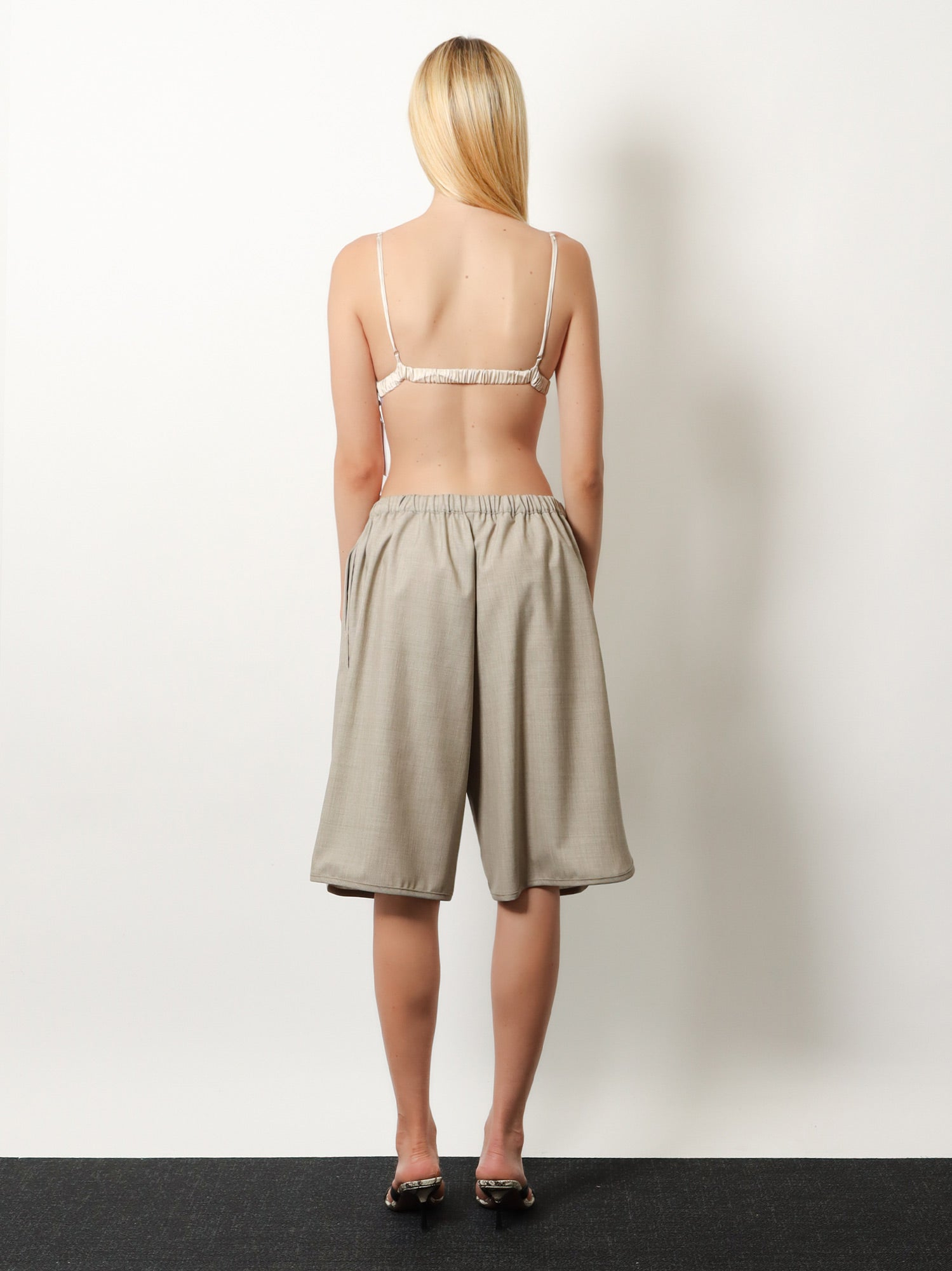 [THE FRANKIE SHOP] Shorts SS26 SHFS22025276BEIGEMELANGE