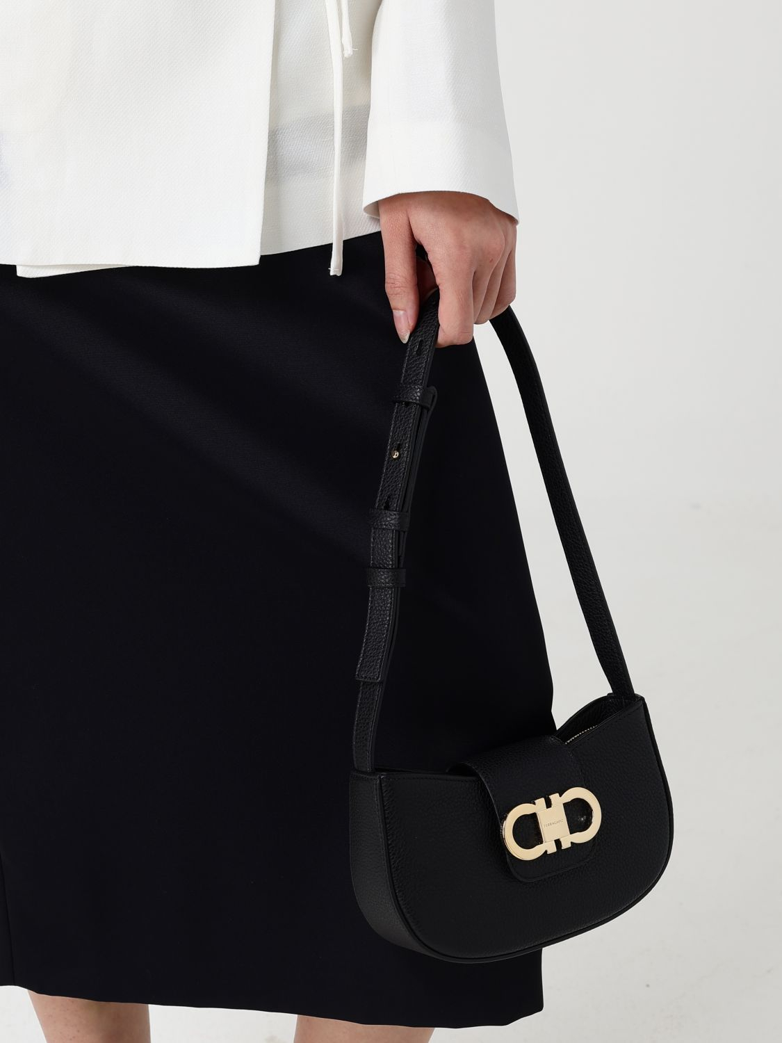 [Ferragamo] Minibag SS26 220947 785940 001
