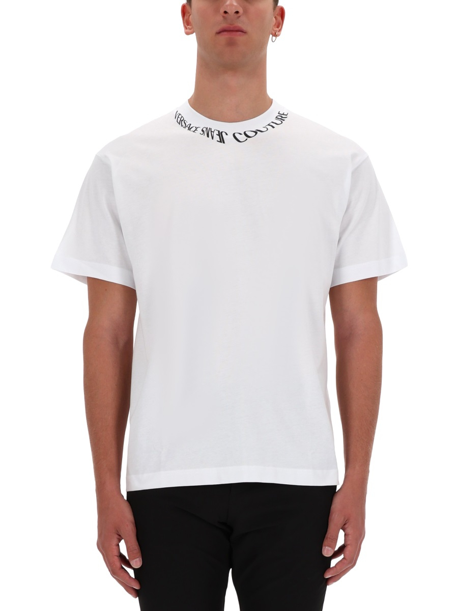 [VERSACE JEANS COUTURE] T-shirts Short Sleeve FW26 79GAHP03_CJ01P003
