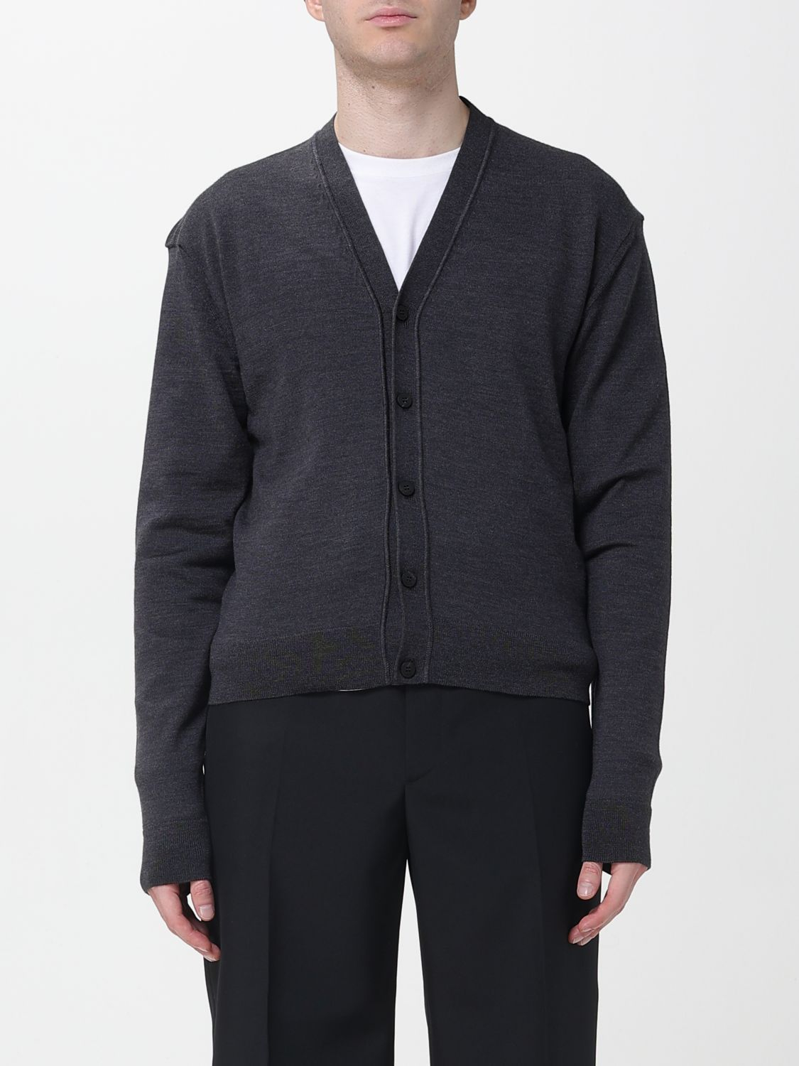 [JACQUEMUS] Cardigan FW25 CDM00577AK00299 970
