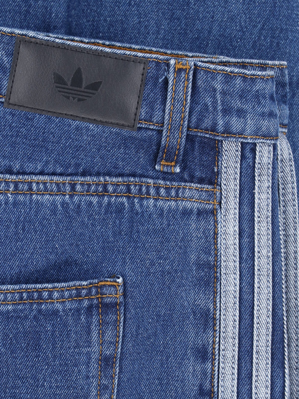 [Adidas] Jeans FW26 KD1499MEDVIN