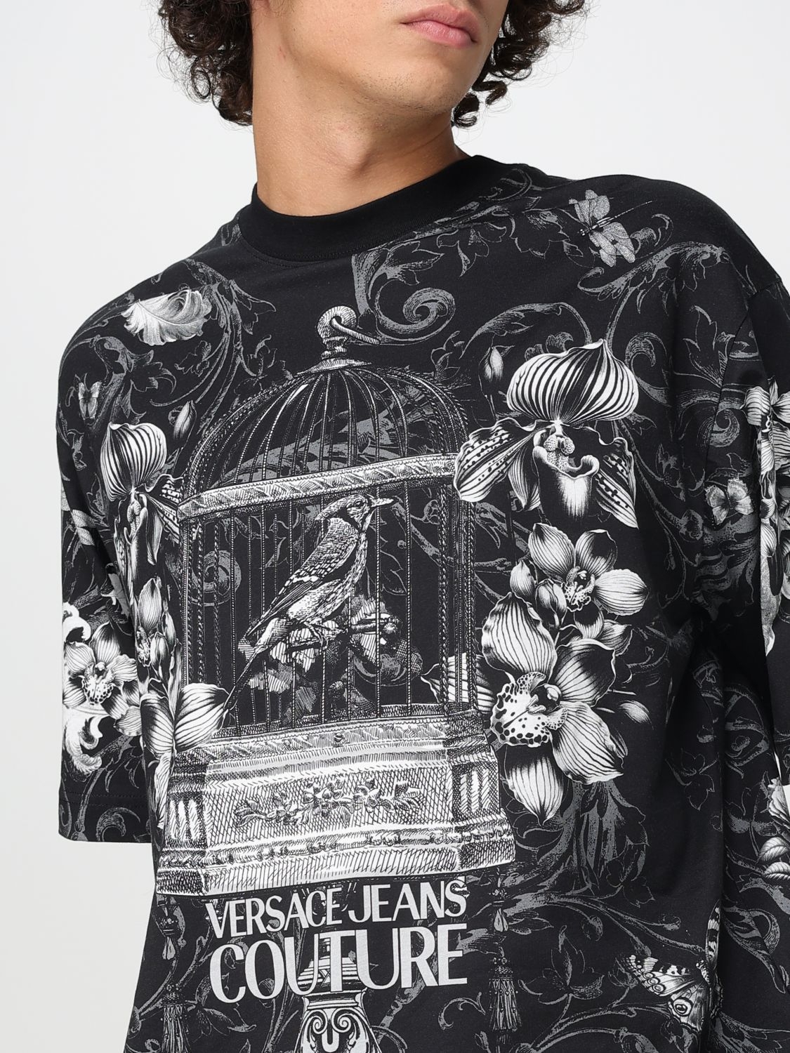 [VERSACE JEANS COUTURE] T-shirts Short Sleeve FW25 79GAH6XCJS506 U23