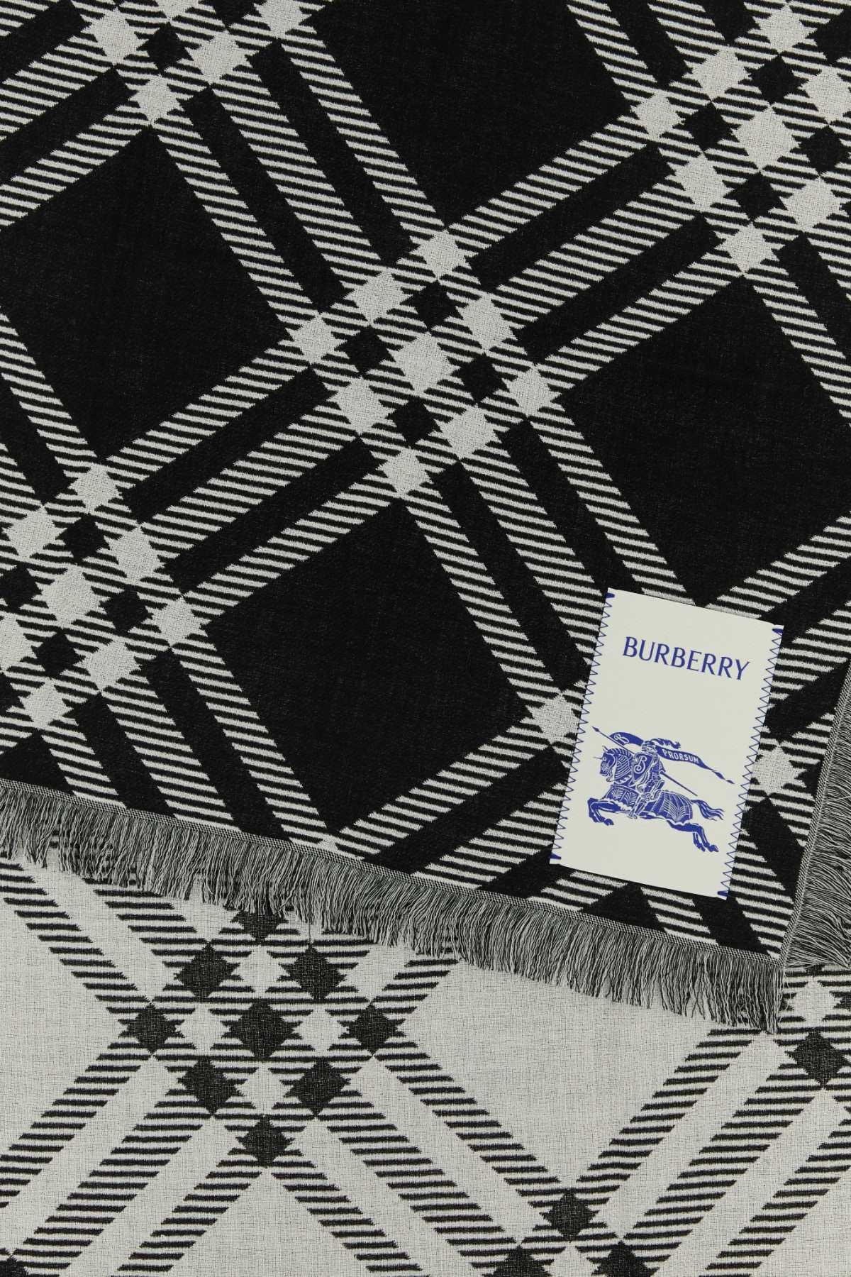[Burberry] Scarf SS26 8110162 C1343