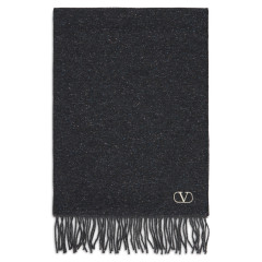 Scarf with fringes