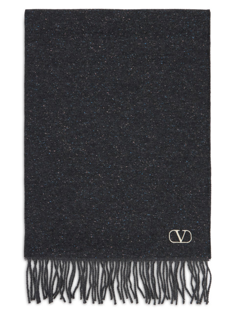 Scarf with fringes
