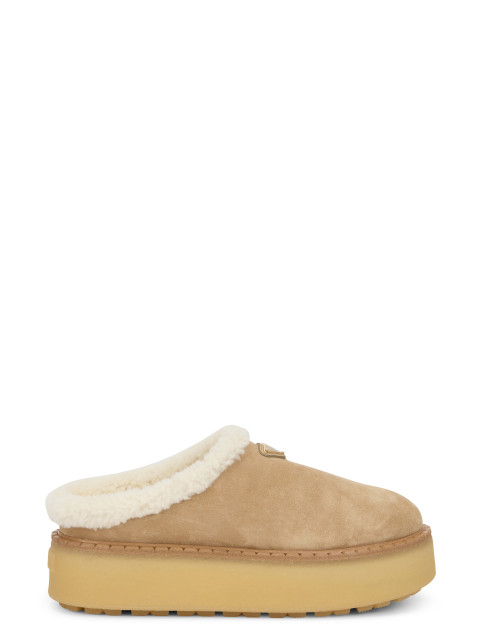 Slippers with fur