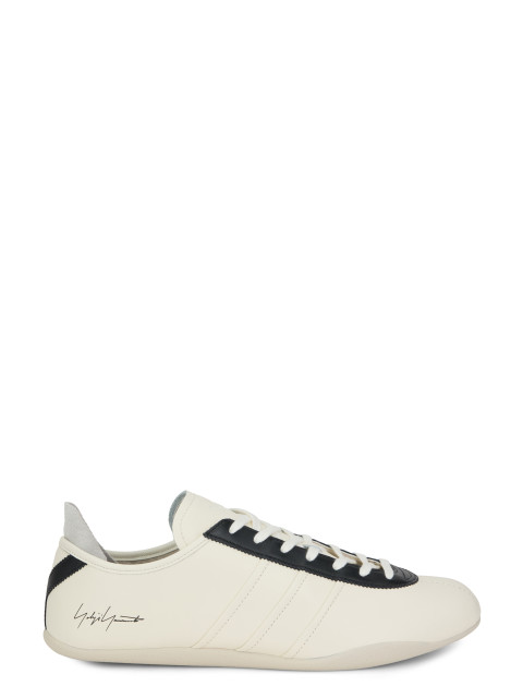Minimalist sneakers