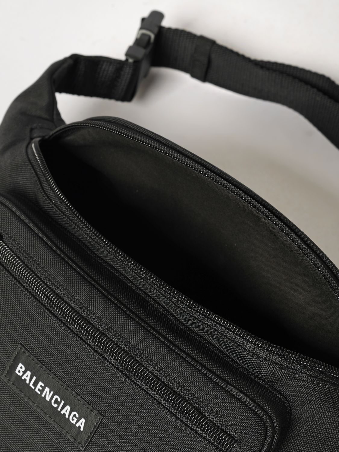 [Balenciaga] Belt bag FW26 4823892JMF7 1000