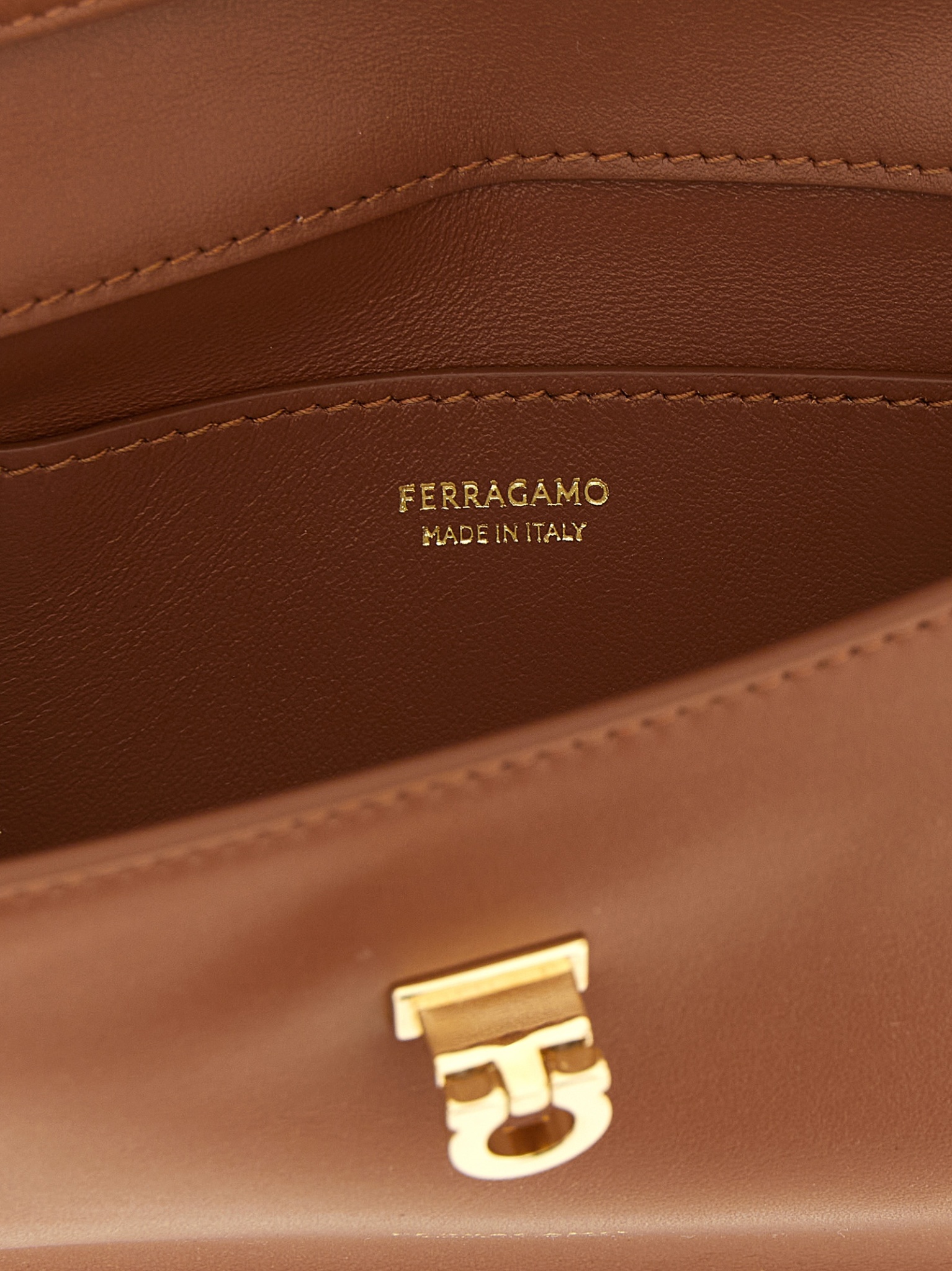[Ferragamo] Clutch bag FW26 795688NEWCOGNAC