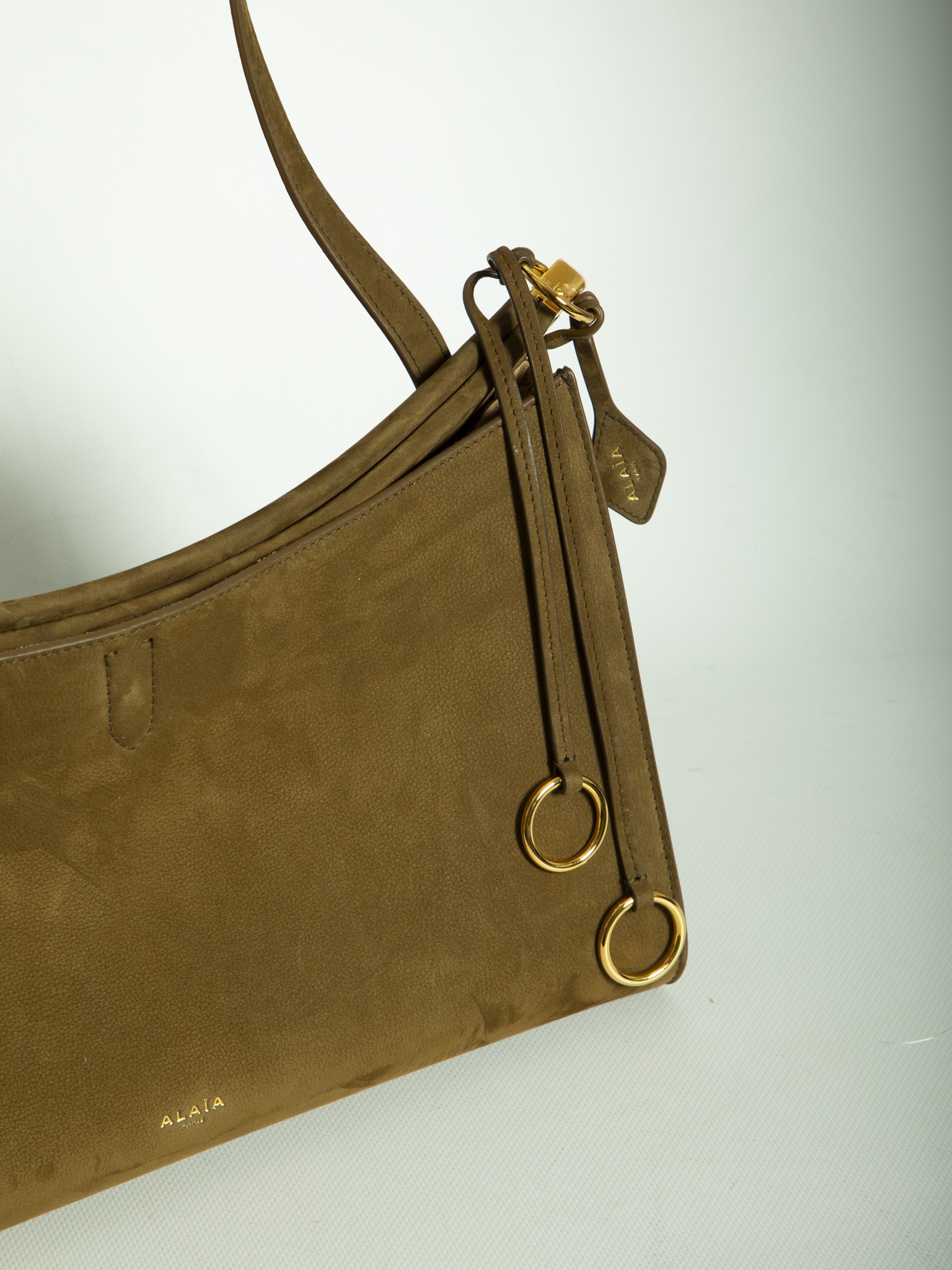 [Alaia] Shoulder bag FW26 AA1L2038CA214__A47