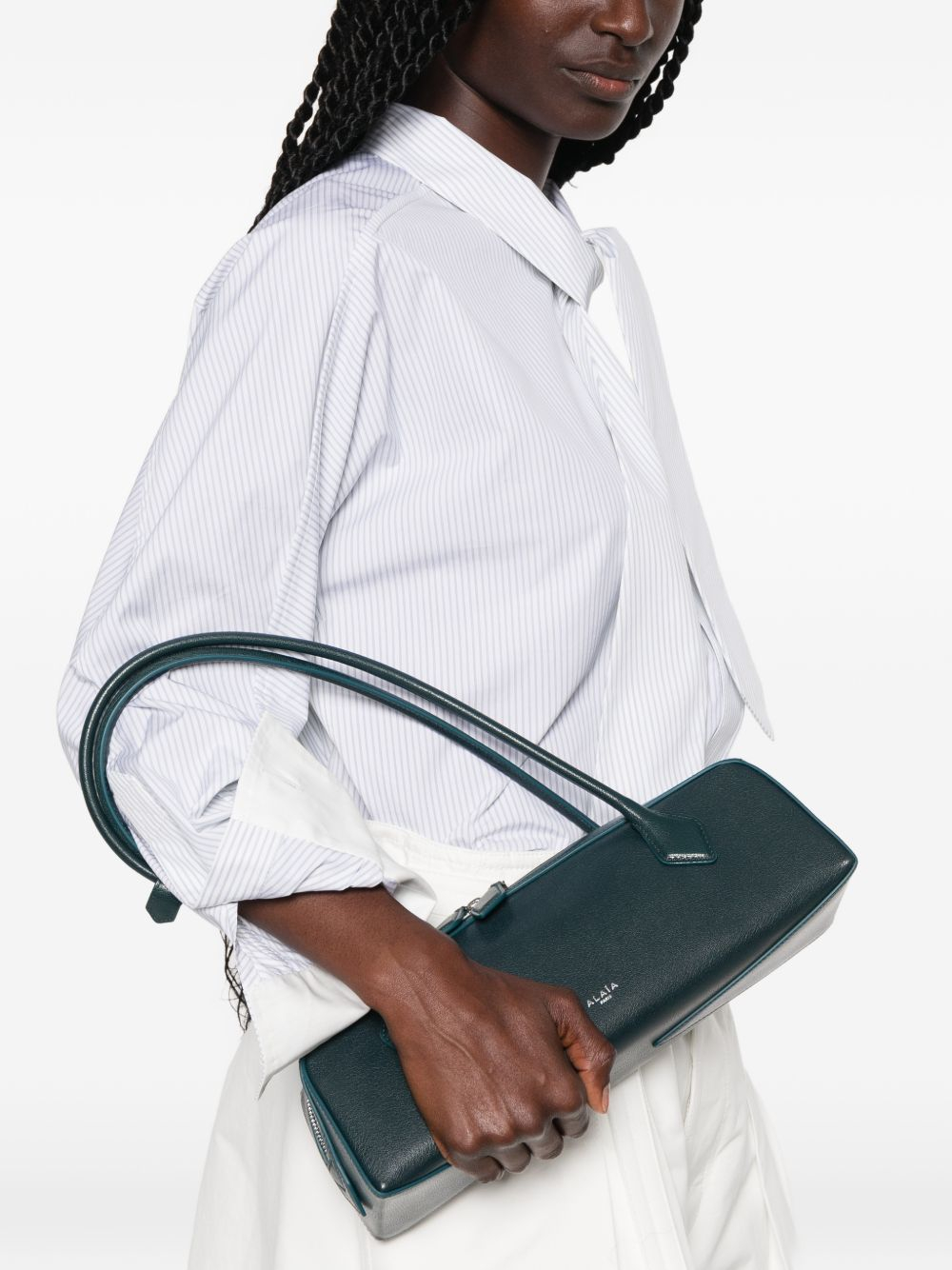 [Alaia] Shoulder bag FW26 AA1S06033CA212A53