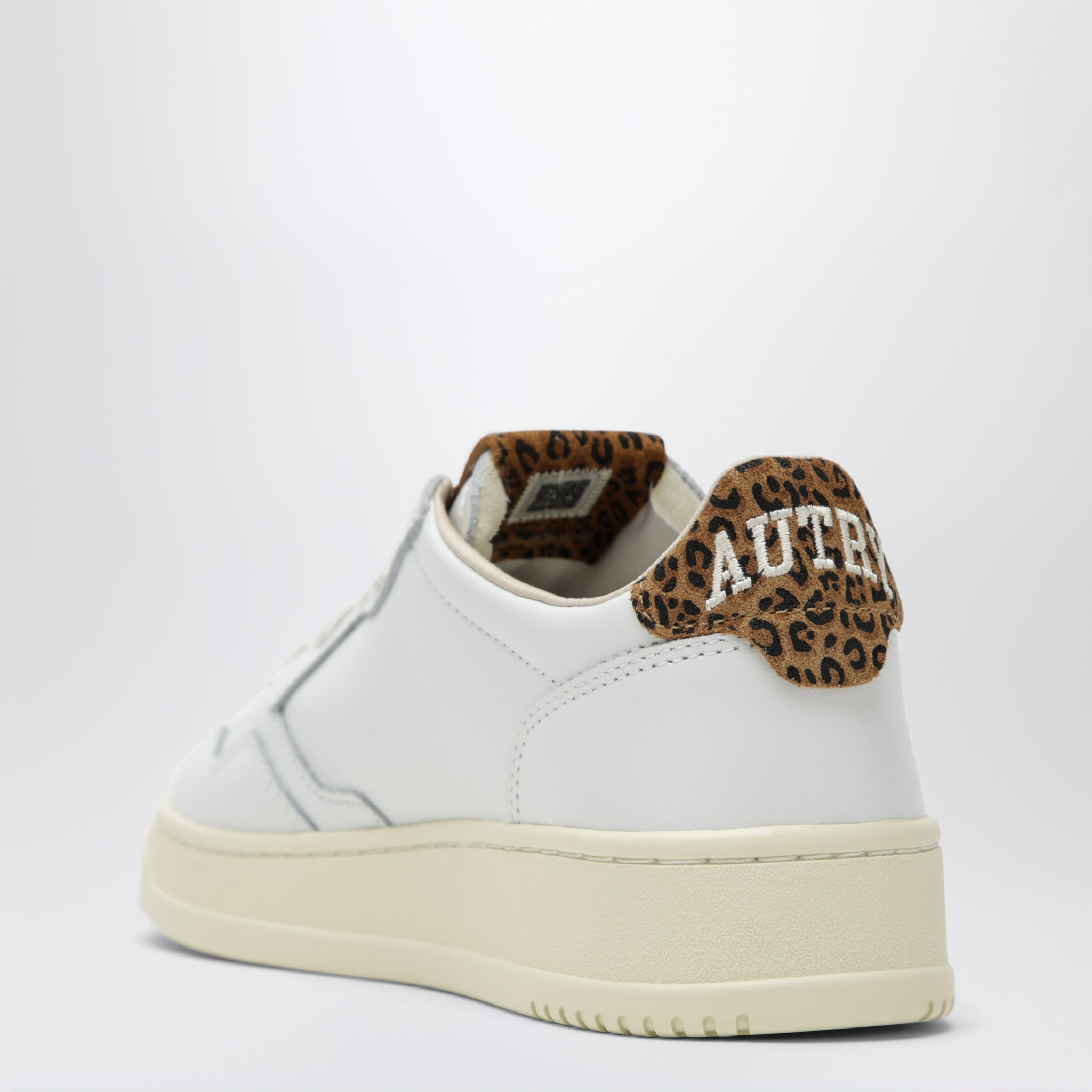 [AUTRY] Sneakers FW26 AULWHJ02