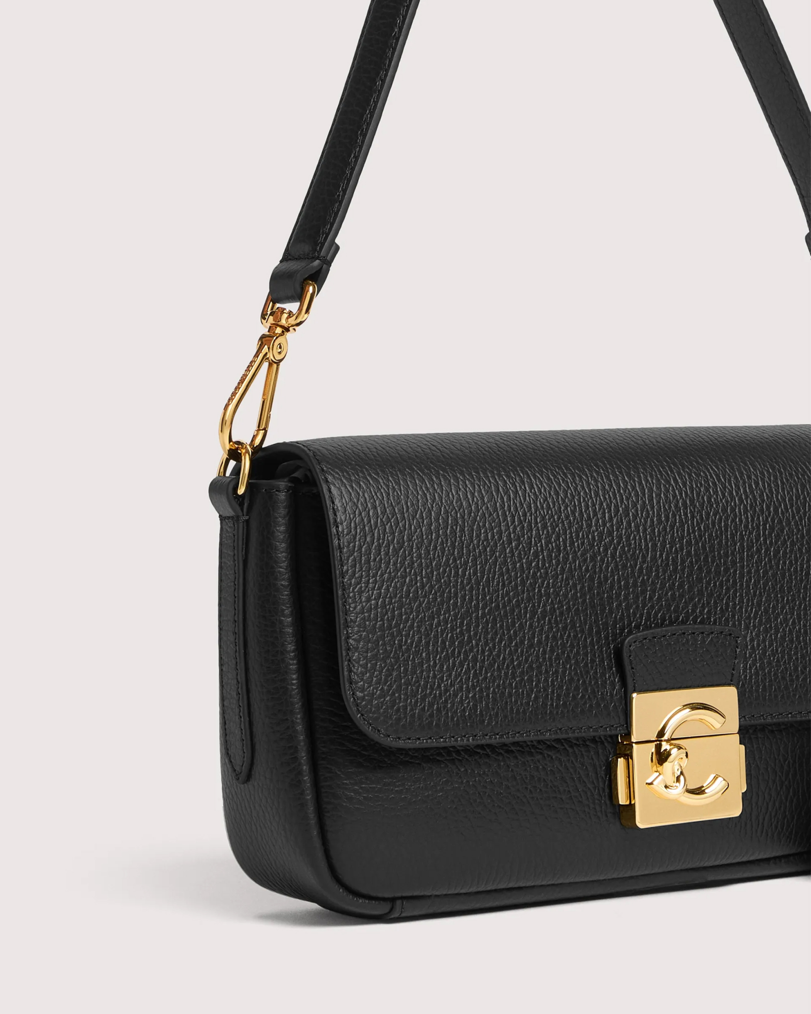 [Coccinelle] Shoulder bag FW26 E1U4K120201001