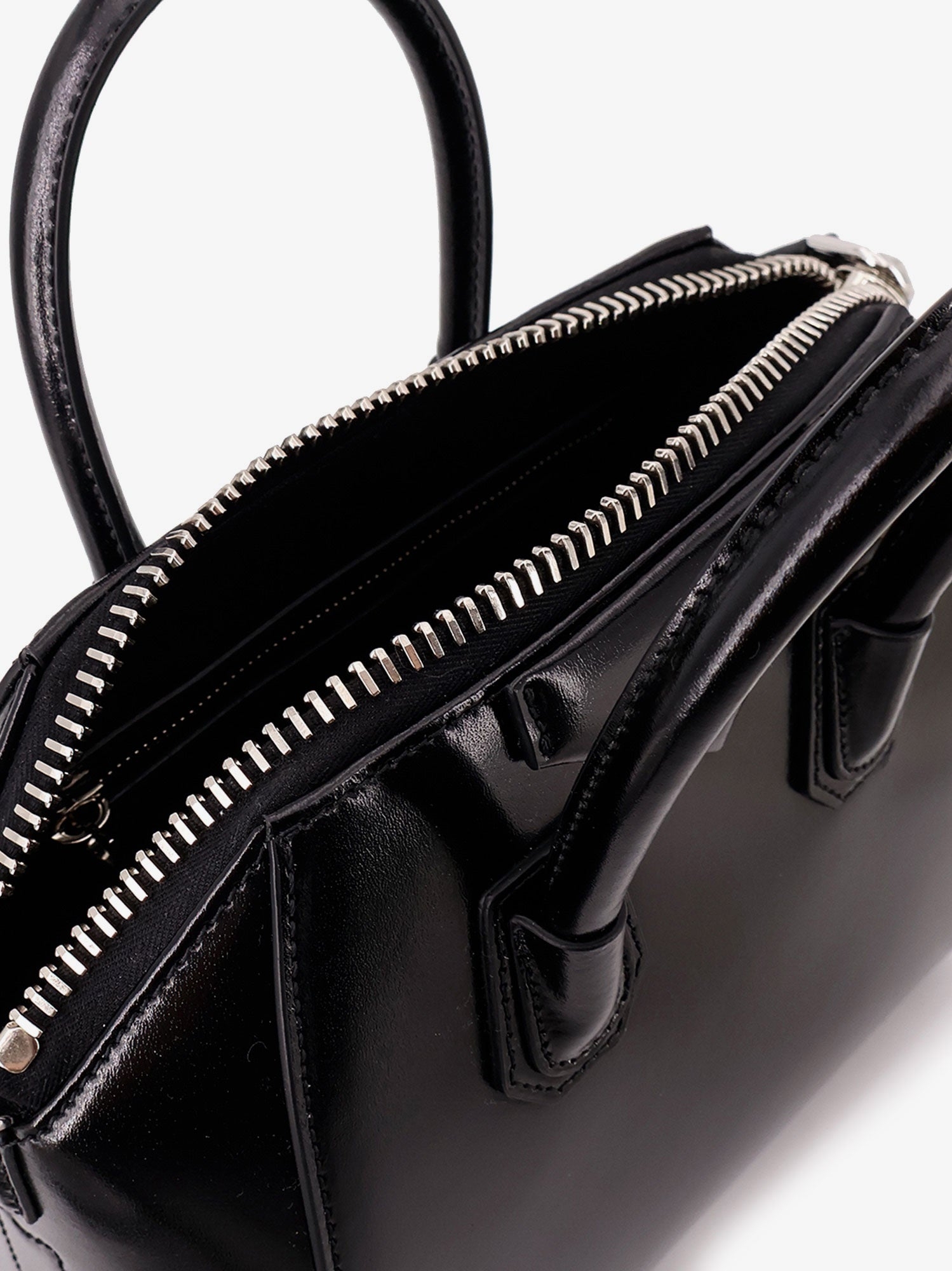 [Givenchy] Cross body bag FW26 BB5148B1R0001