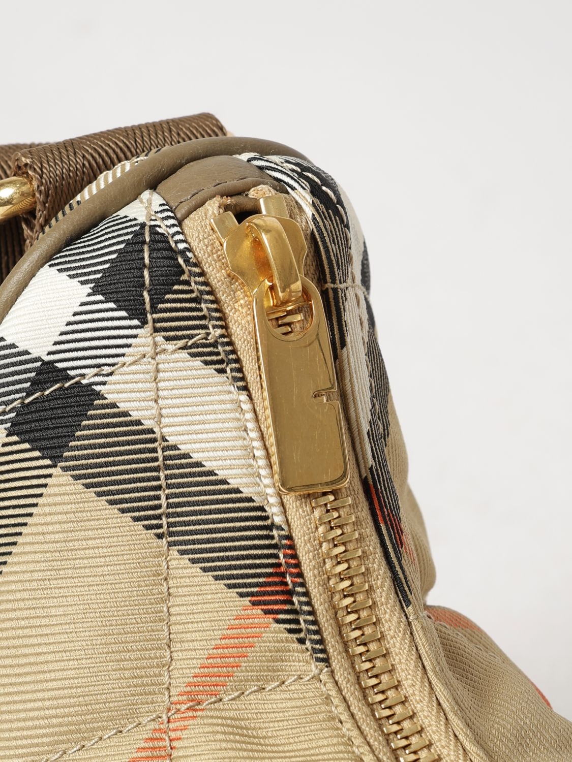 [Burberry] Shoulder bag FW26 8122136