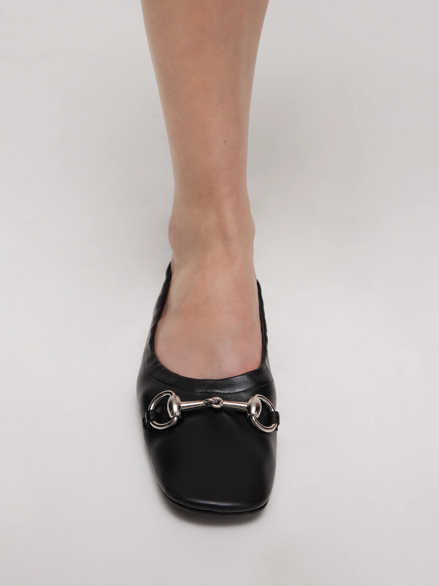 [Gucci] Flat shoes FW26 875322AAF3Q1000