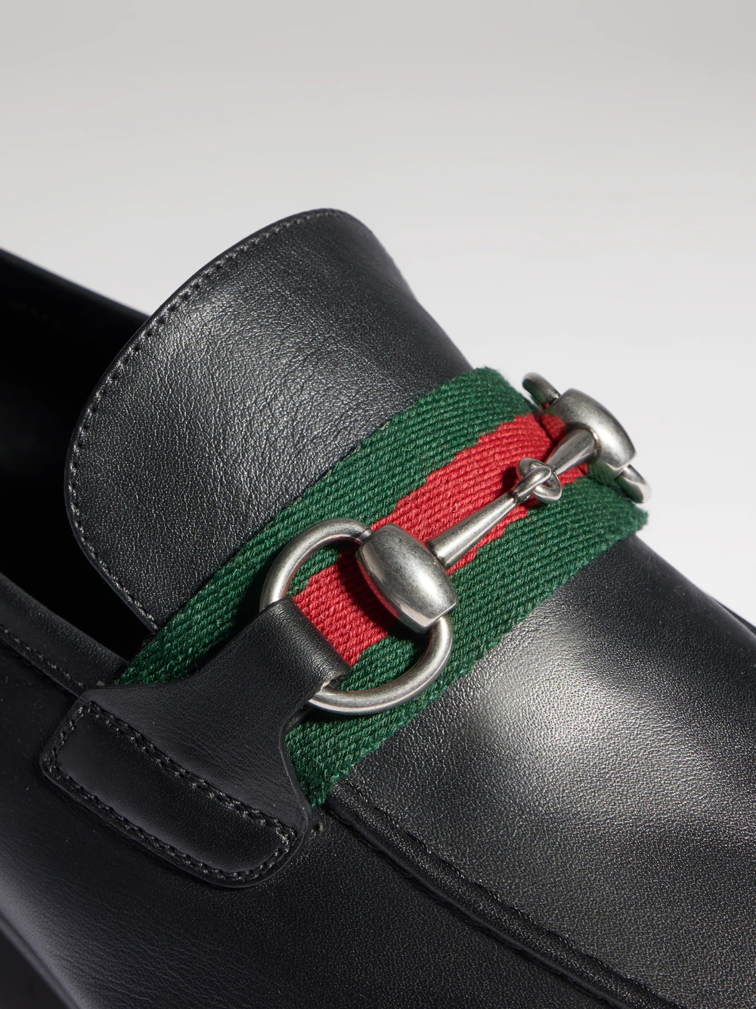 [Gucci] Loafer FW26 874936AAGSM1060