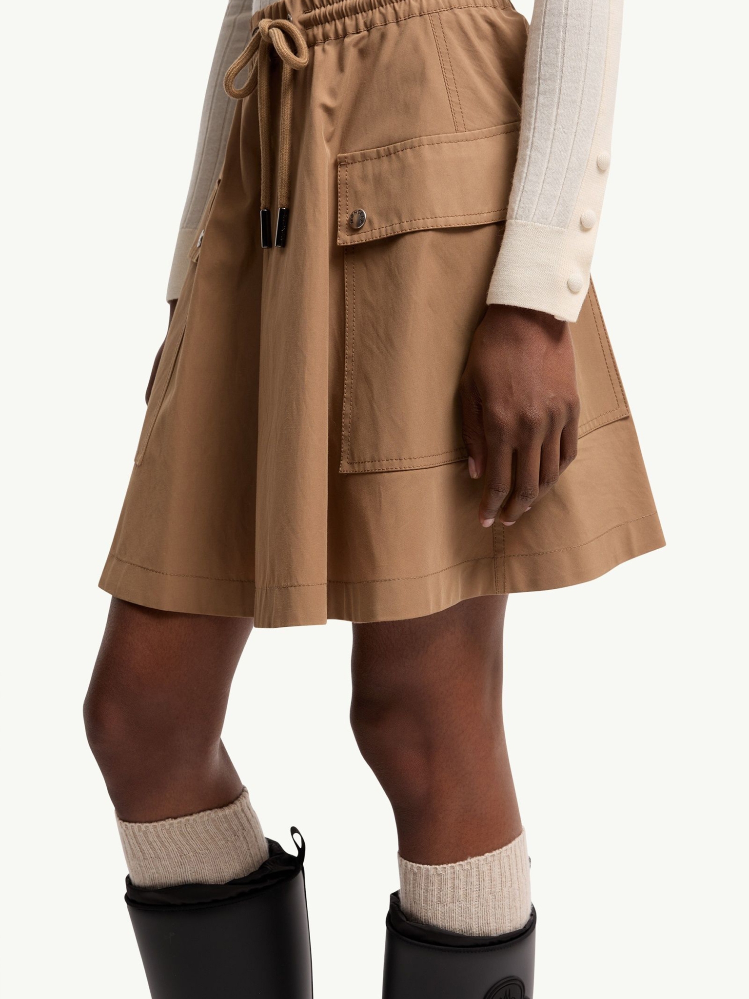 [Moncler] Mini skirt FW26 L20932D00024599MD24N