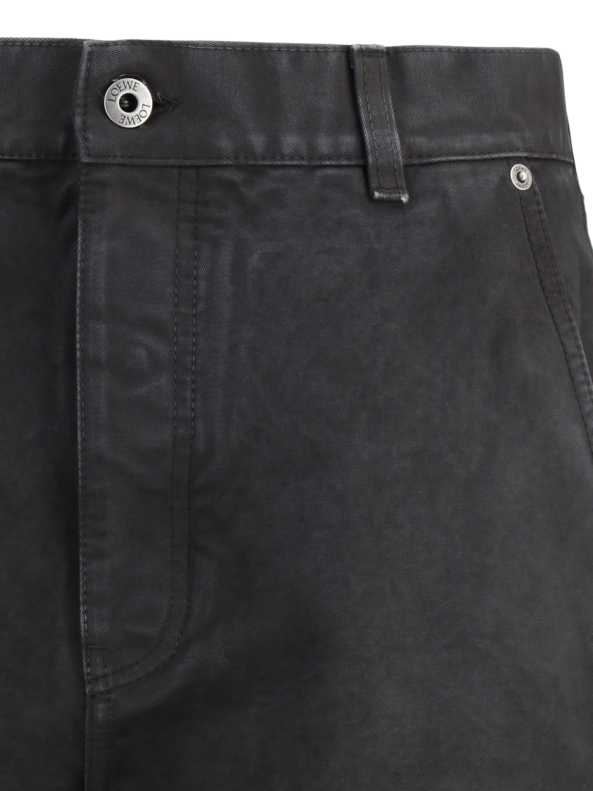 Baggy Jeans with a decorative single belt detail
