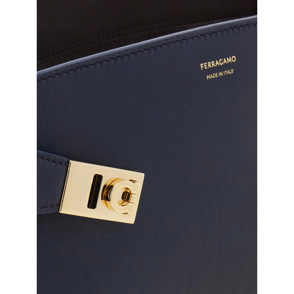 [Ferragamo] Shoulder bag FW26 21A712 0798503 NATMO
