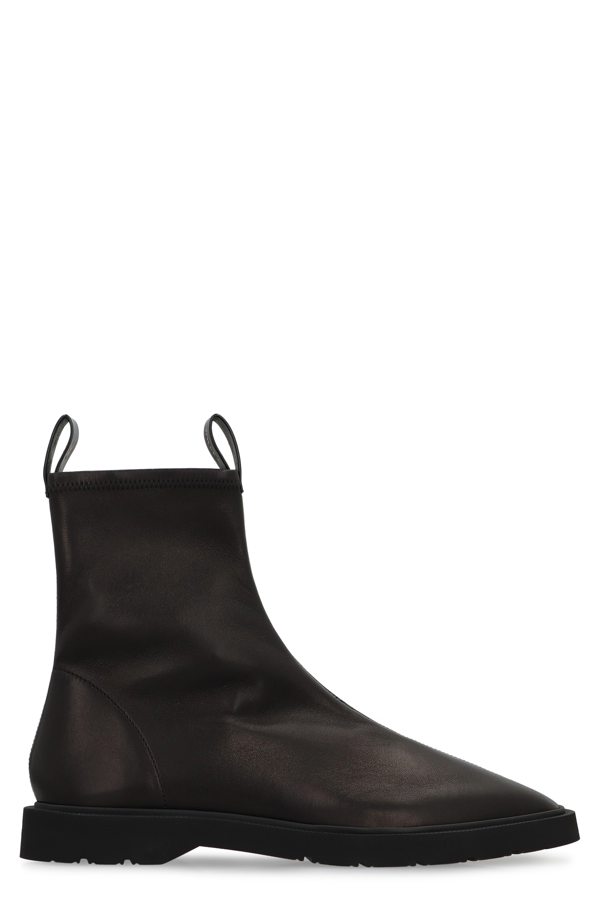 Boot flow in leather