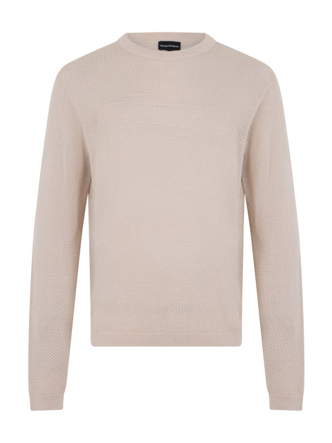 Versatile long-sleeve pullover in neutral