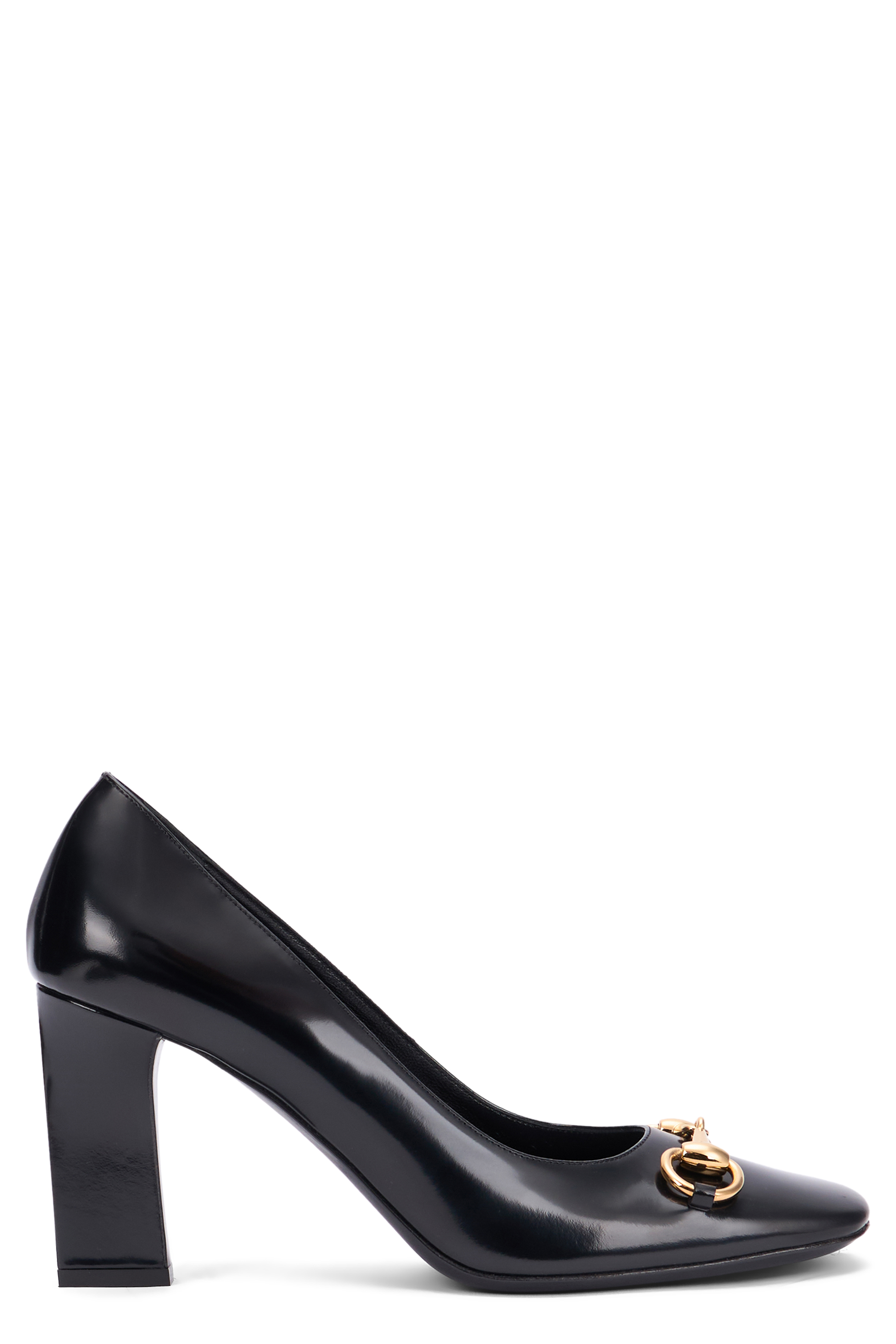 Low-cut in black leather