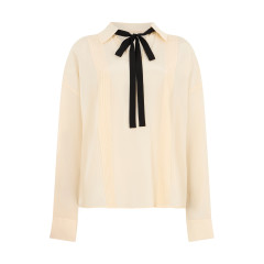 Blouse with collar and ribbon
