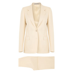 Complete in linen