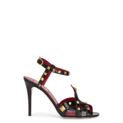 Sandals with studs