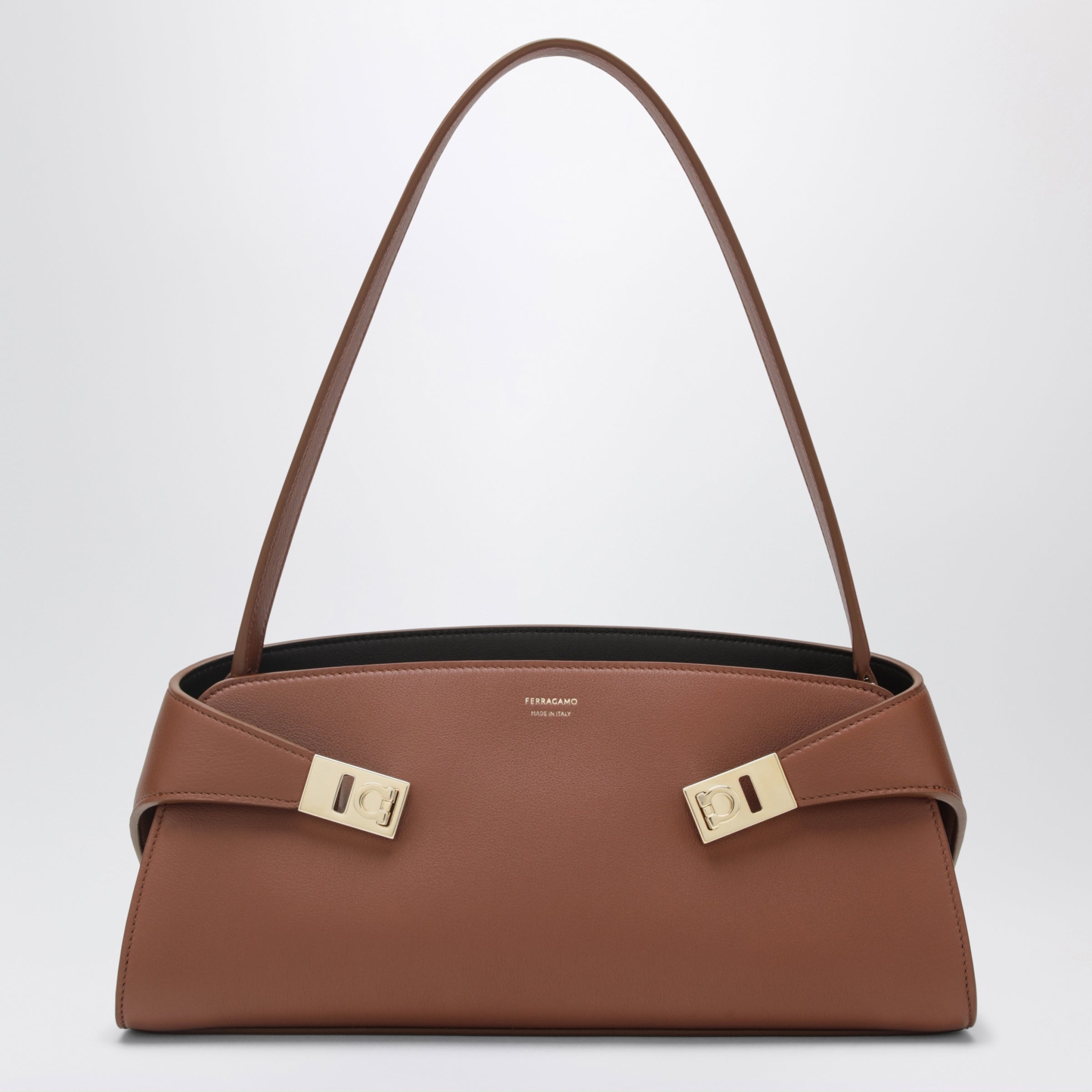 [Ferragamo] Shoulder bag FW26 0795365LE