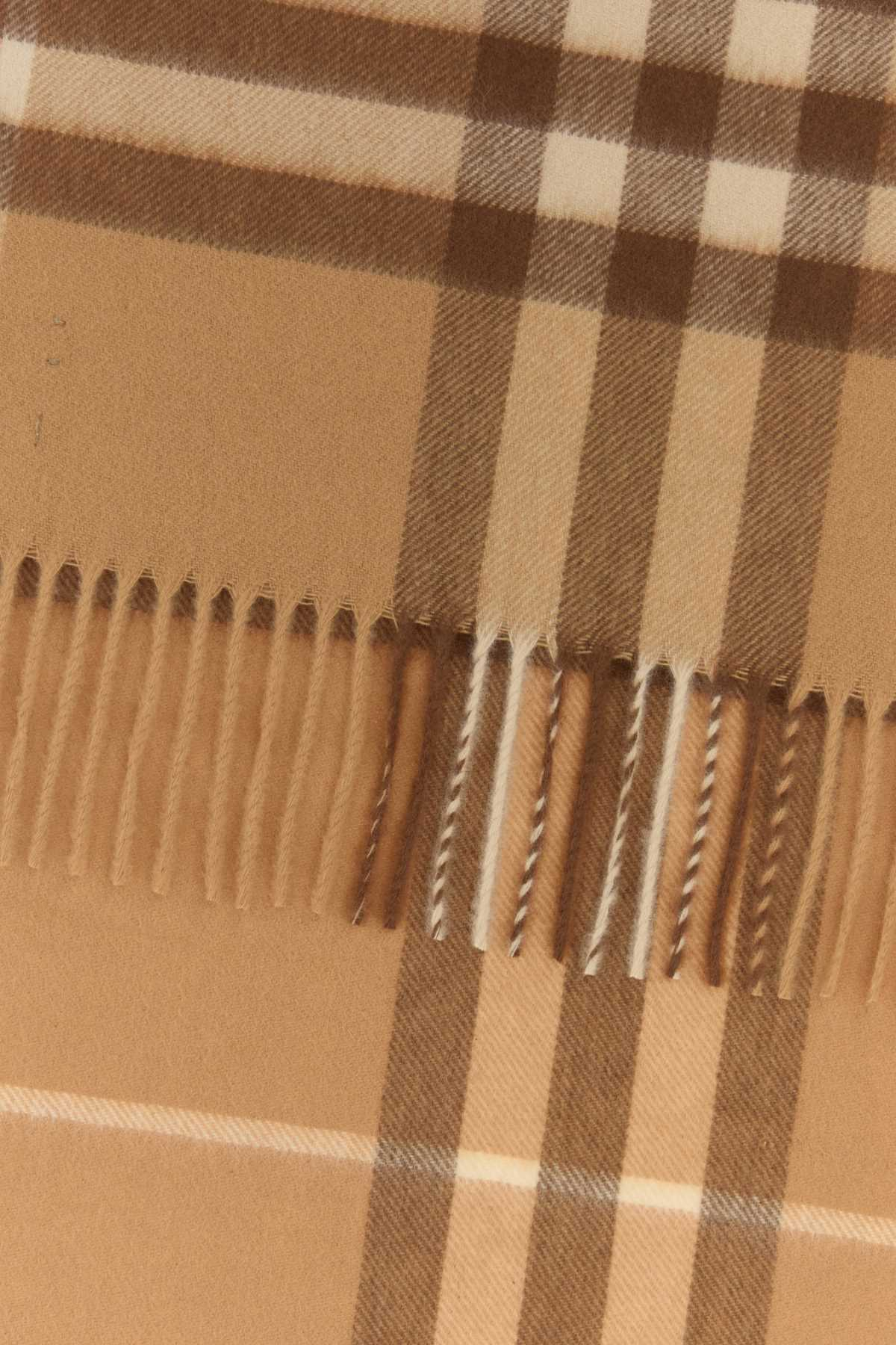 [Burberry] Scarf FW26 8129985 C6340
